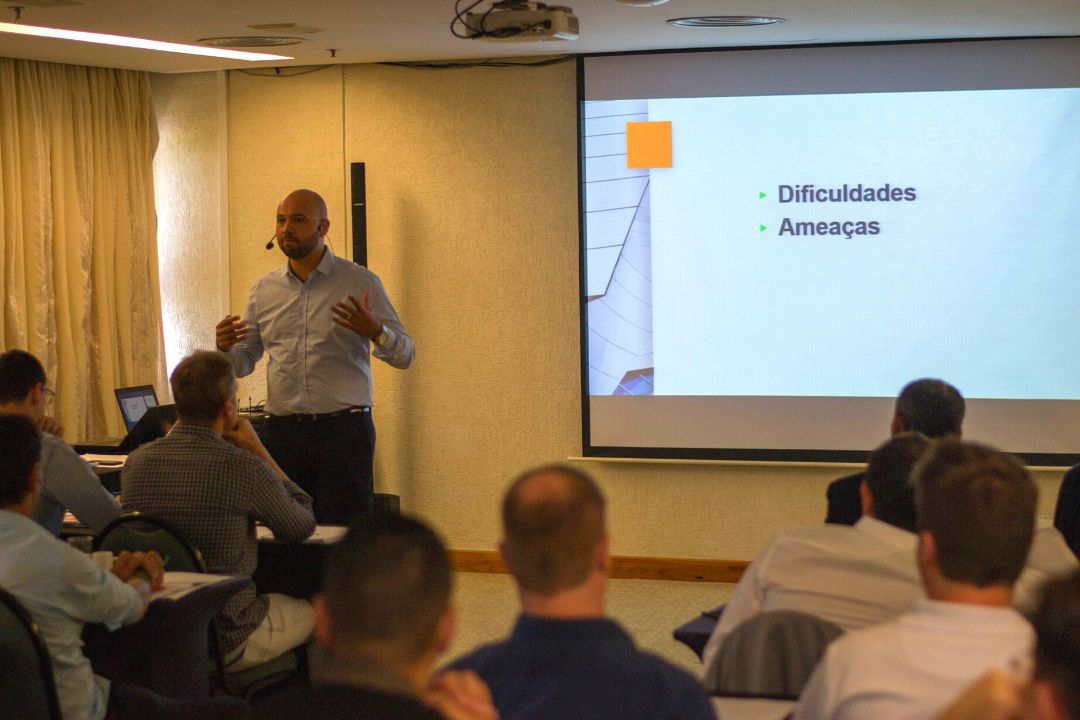 Apresentação sobre dificuldades e ameaças no setor